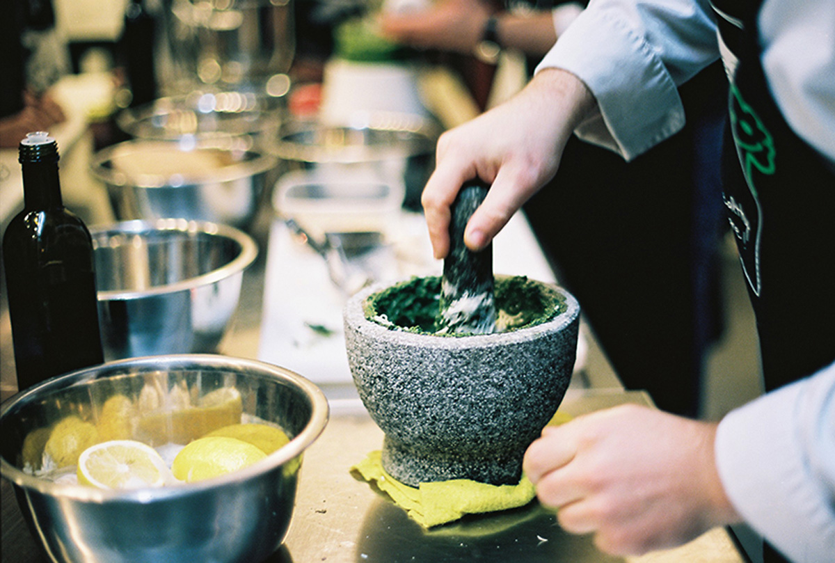 How to cook pesto? Lesson “Italiano Vero”. Italian cuisine. Cooking classes in Odessa.