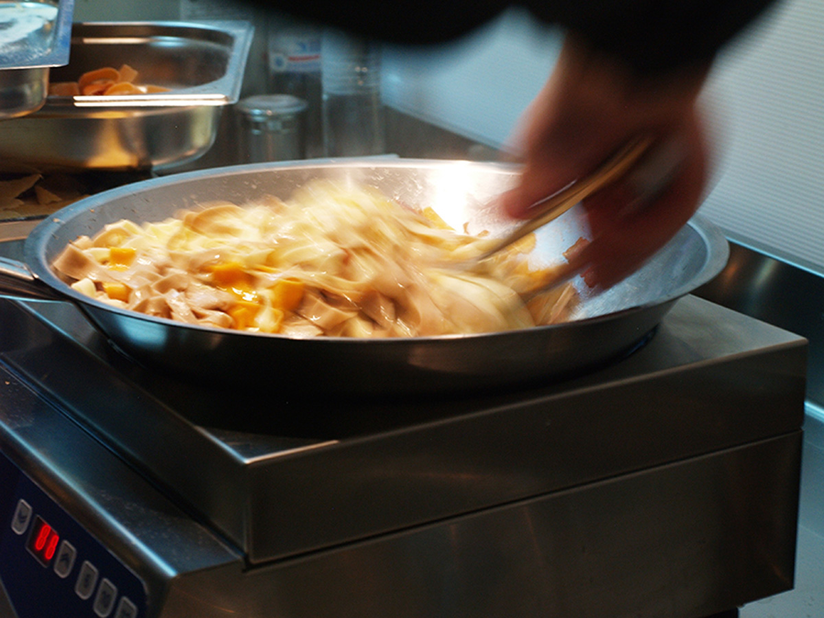 Pasta masterclass with Konstantin Rossoshenko. Cooking classes in Odessa.
