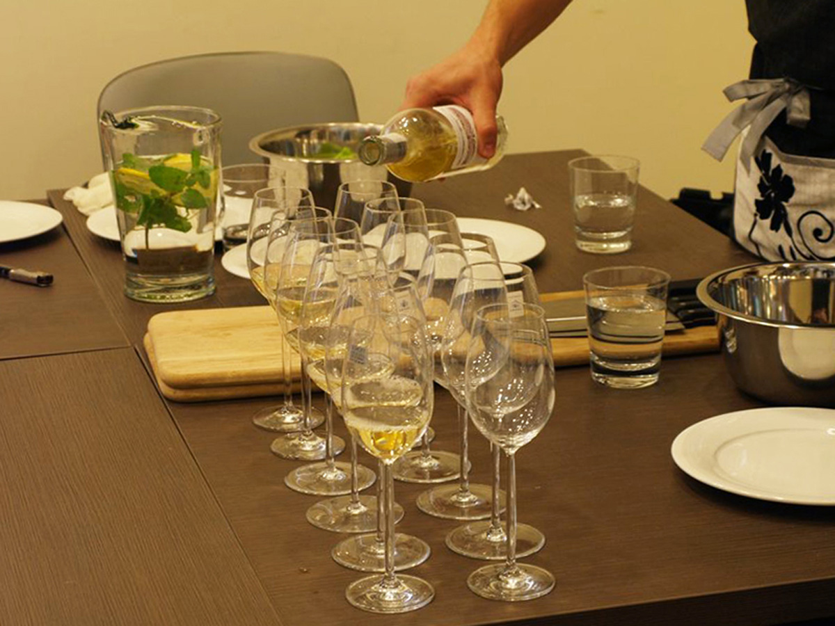 “Where France Meets Morocco”. How to cook Moroccan chicken and choose proper vine. Cooking classes in Odessa.