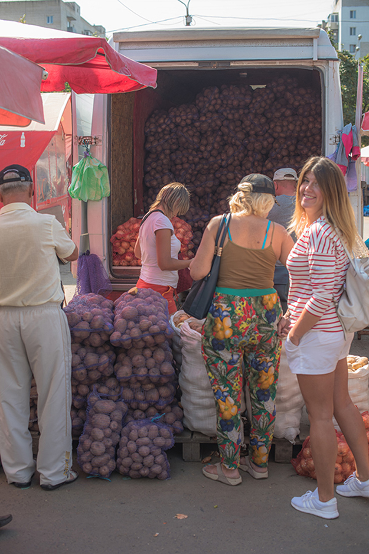 People buy potatoes. Maria Kalenska food blog, Odessa.