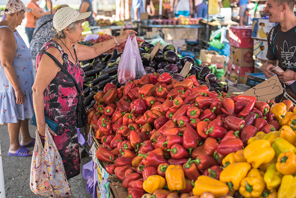 People buy vegetables. Maria Kalenska food blog, Odessa.