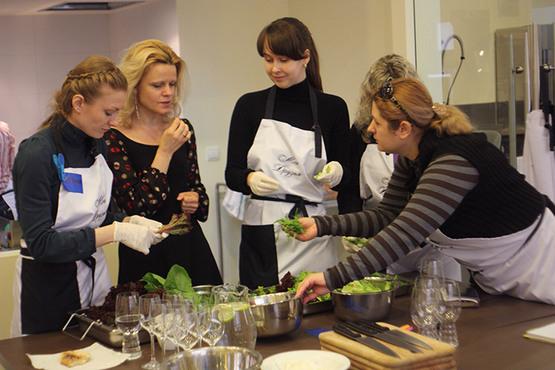 Green salad. Meat & Grill & Barbecue Course. Сooking school "My Odessa Cuisine".