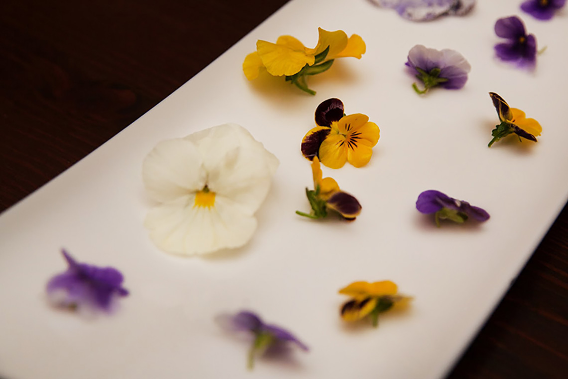 Flowers. Lesson Afternoon Tea. Cooking class in “My Friends” cooking school.