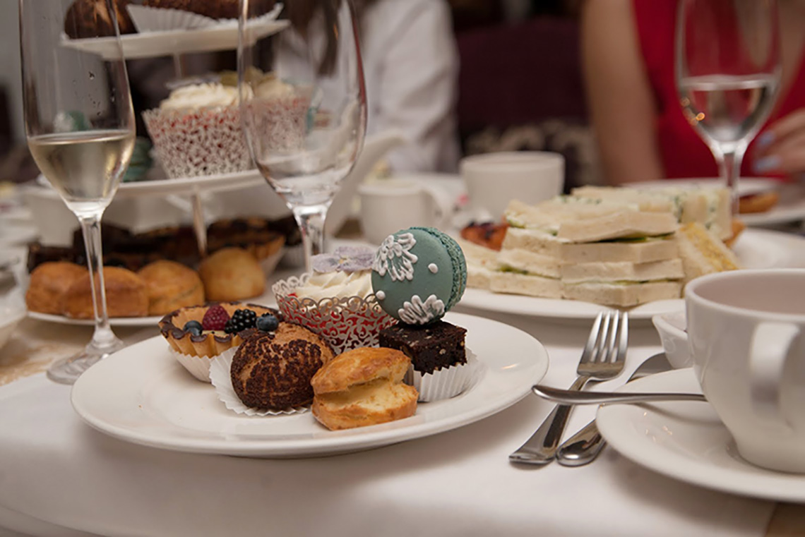 Table appointments. Lesson Afternoon Tea. British traditions.