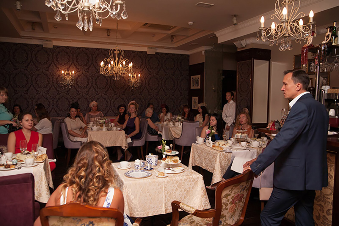 Sommelier. Lesson Afternoon Tea. British traditions. Cooking class in “My Friends” cooking school.