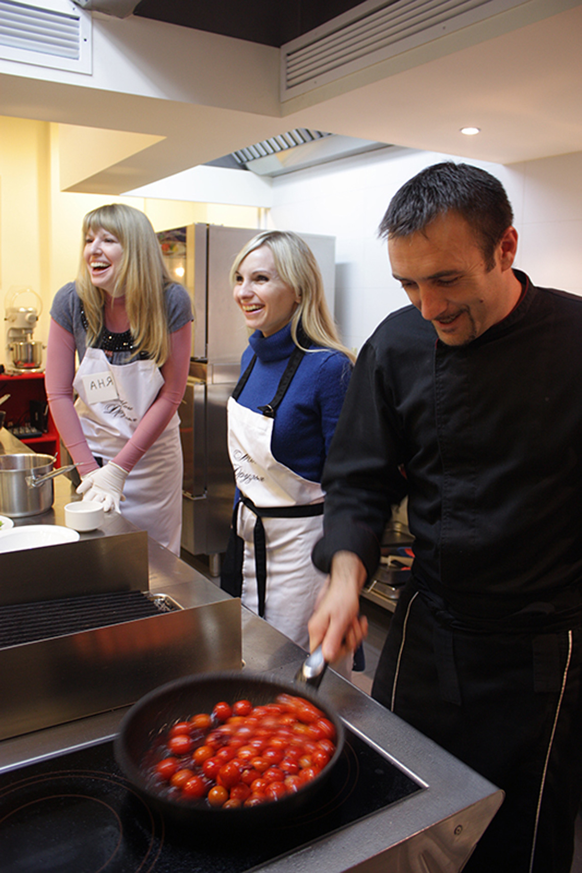 Cherry tomatoes. Lesson “Food and Wine Synergy”. Bourgogne Pinot Noir . Сooking school "My Odessa Cuisine".