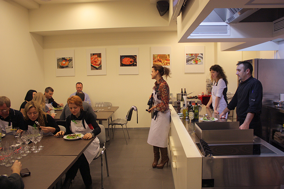 Sommelier. Lesson “Food and Wine Synergy”. Bourgogne Pinot Noir . Сooking school "My Odessa Cuisine".