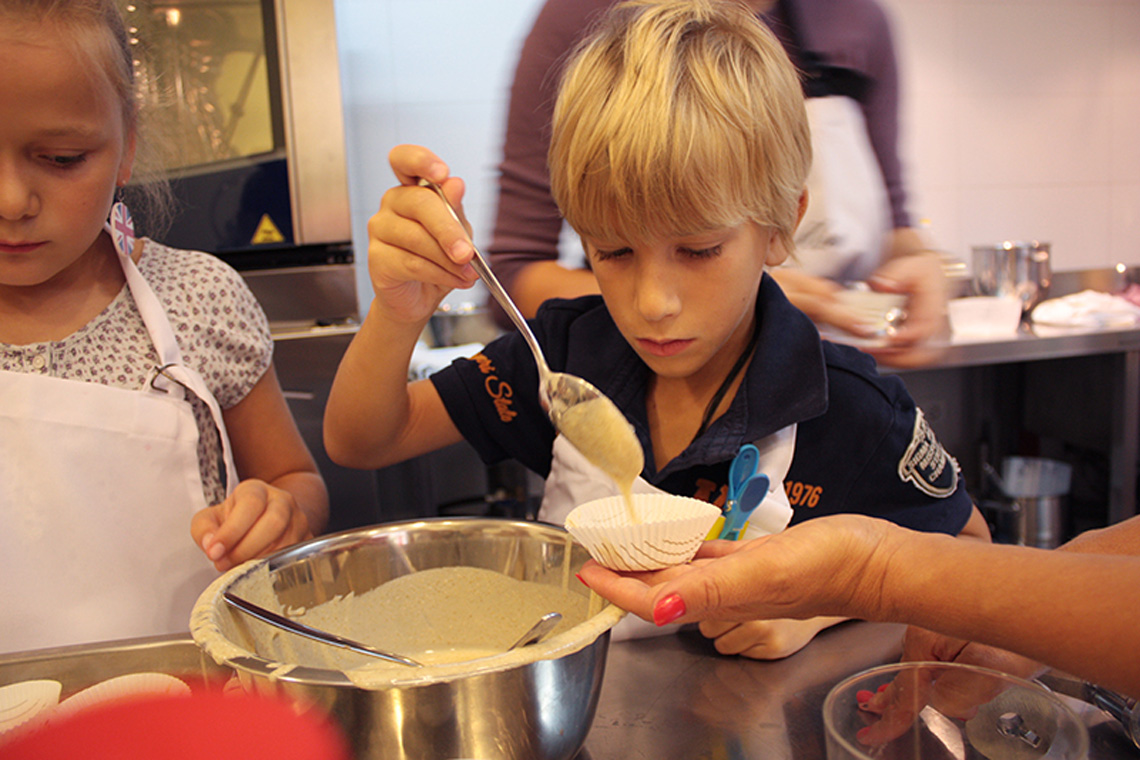 Melted chocolate. Cooking lesson for children. Сooking school "My Odessa Cuisine".