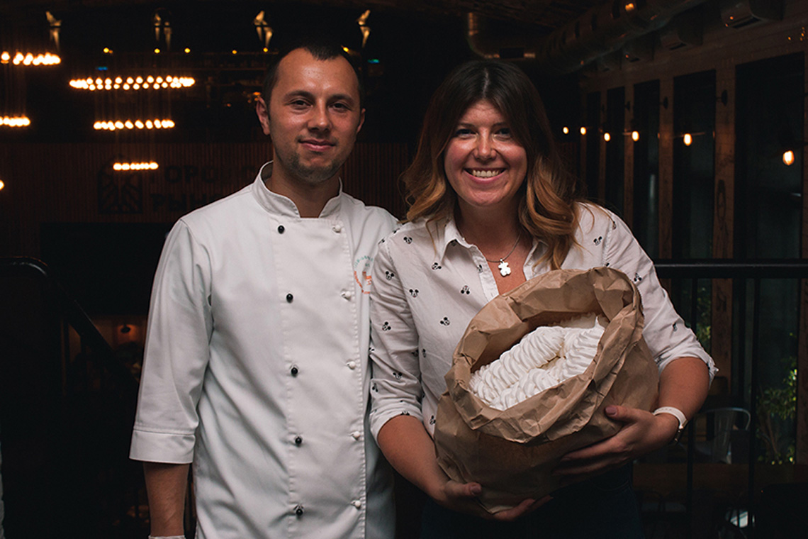 Maria Kalenska and chef. How to cook chocolate sausage. Сooking class with chef in Odessa