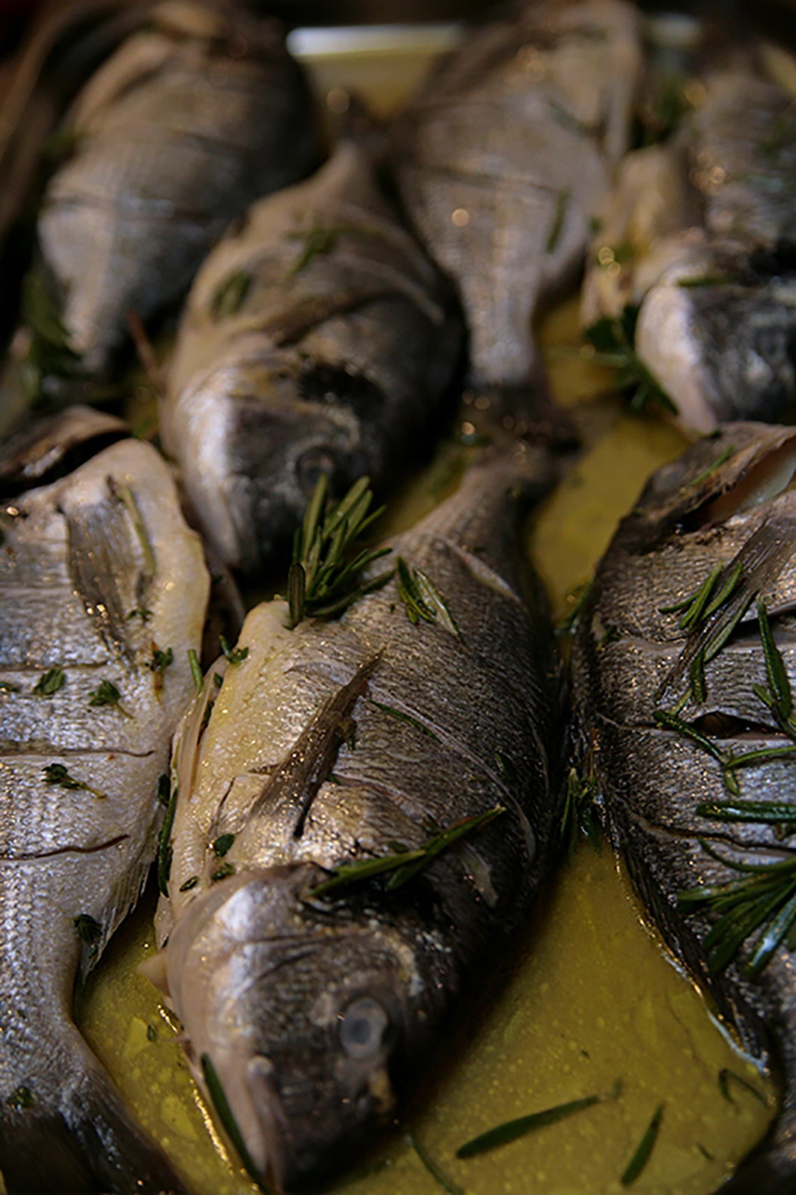 How to cook dorado. Olive oil tasting during lesson "Greek Сuisine". Cooking classes in Ukraine.