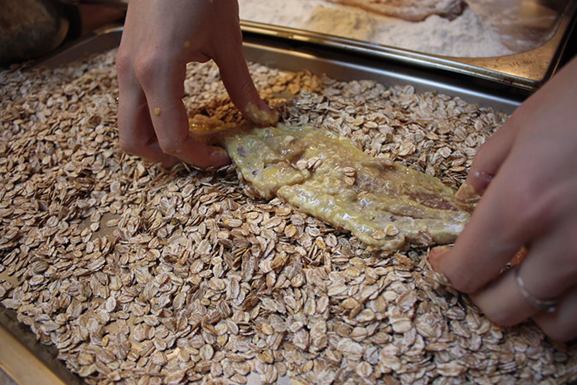 Oatmeal herring. Lesson "Irish Cuisine". Cooking school in Ukraine.