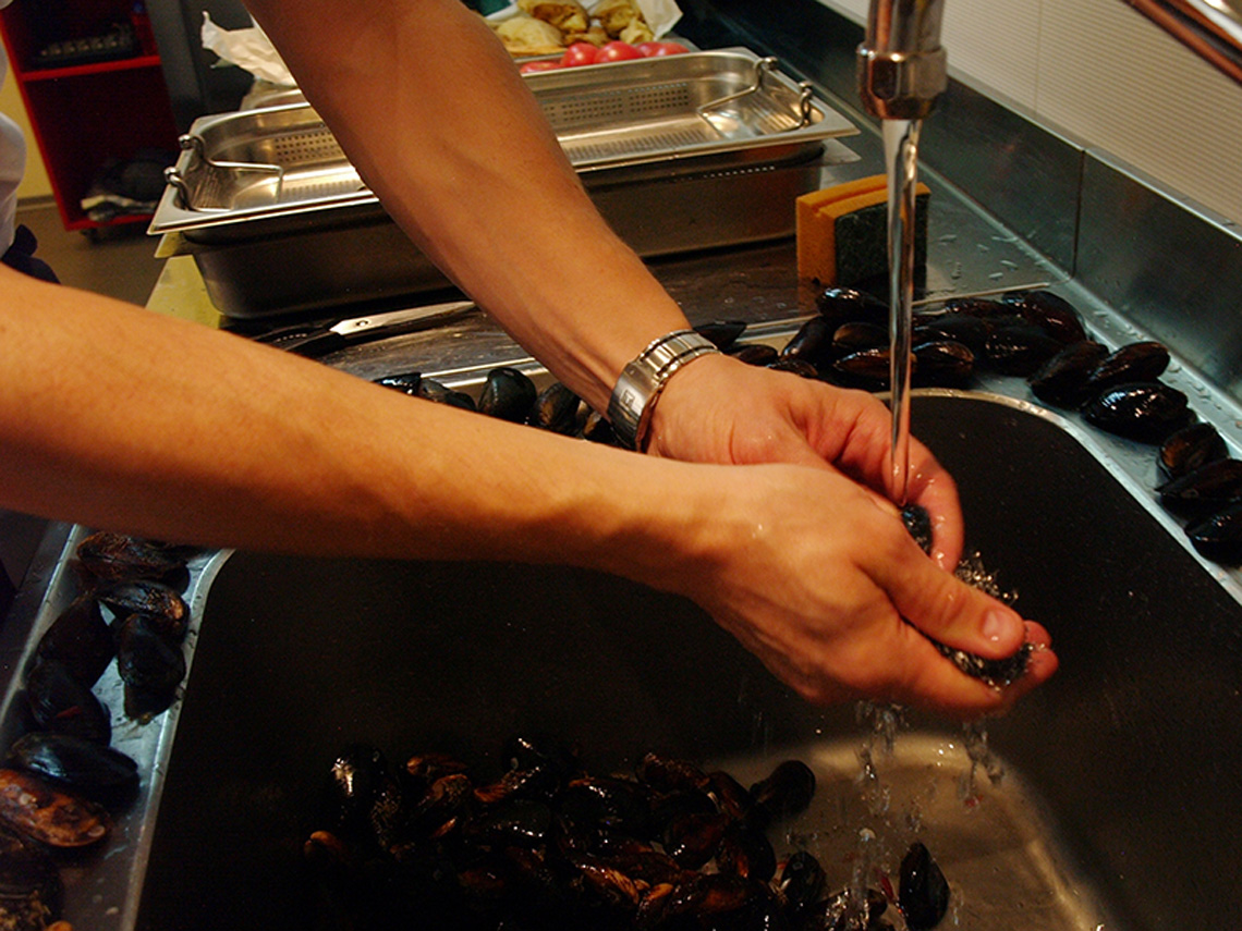 How to cook mussels. Lesson "Cretan Cuisine". Сooking school "My Odessa Cuisine".