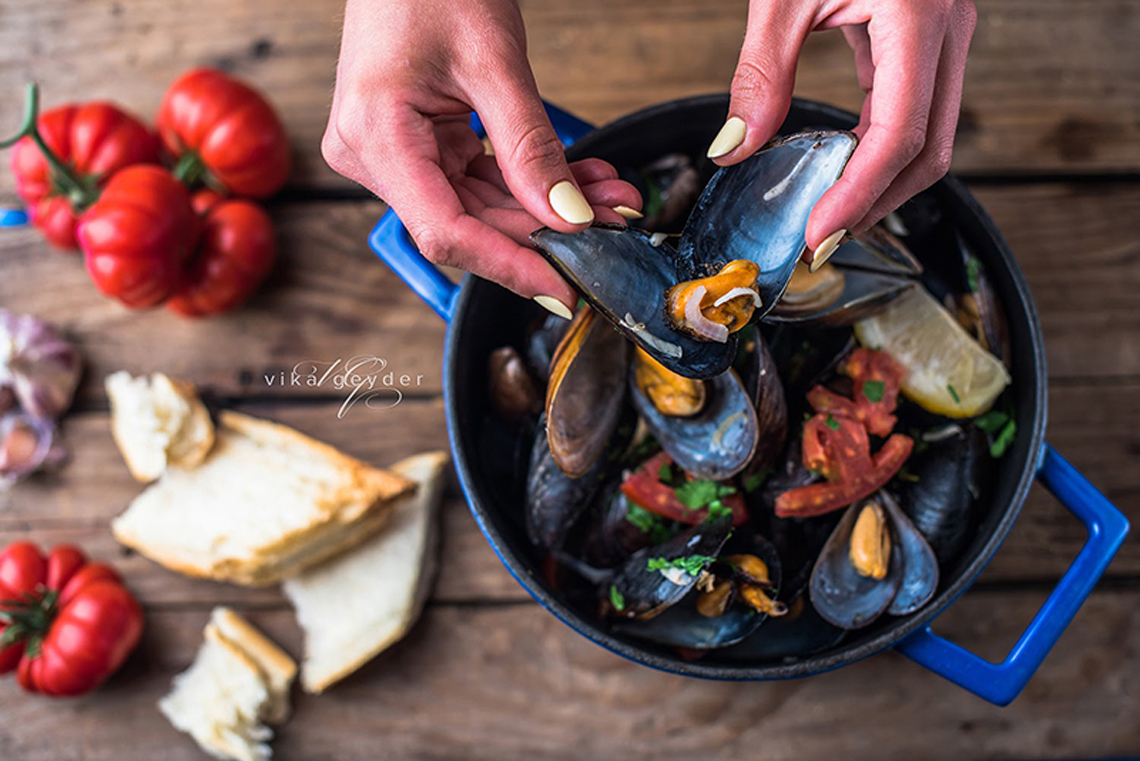 Mussels. Lesson "Like Local" at Kotelok. Cooking class in “My Friends” cooking school.
