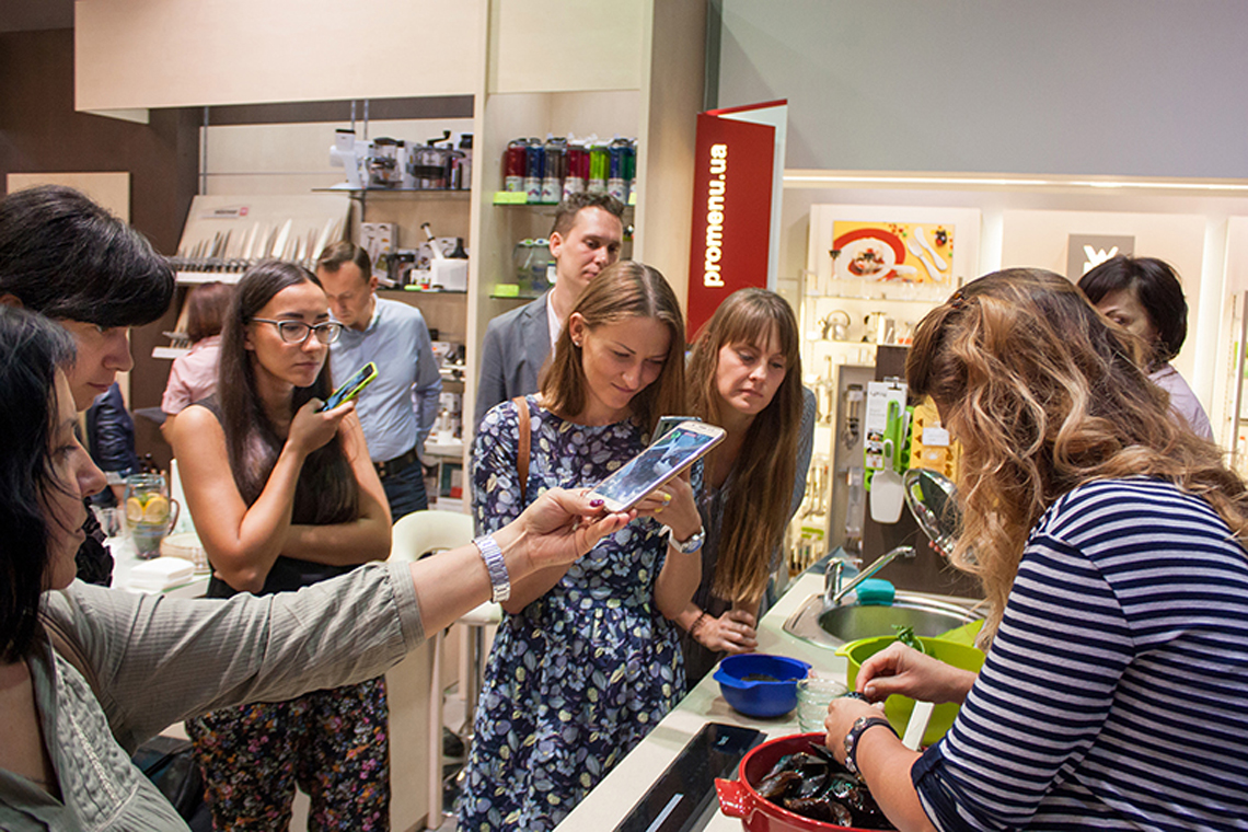 Lesson "Locavore" for Promenu's customers. Cooking class in “My Friends” cooking school.