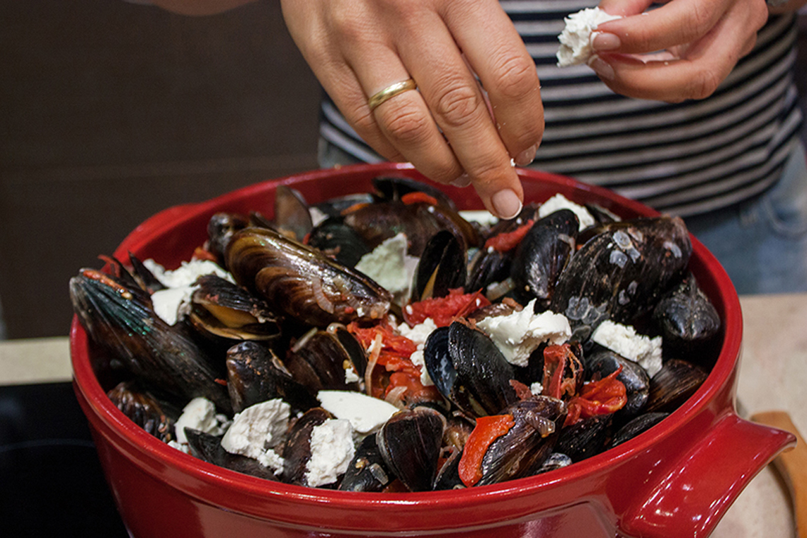 Mussels. Lesson "Locavore". Cooking class in “My Friends” cooking school.