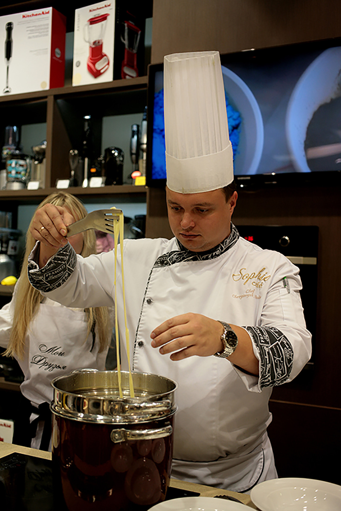 How to cook pasta. Lesson "Pasta in Promenu". Cooking school in Ukraine.