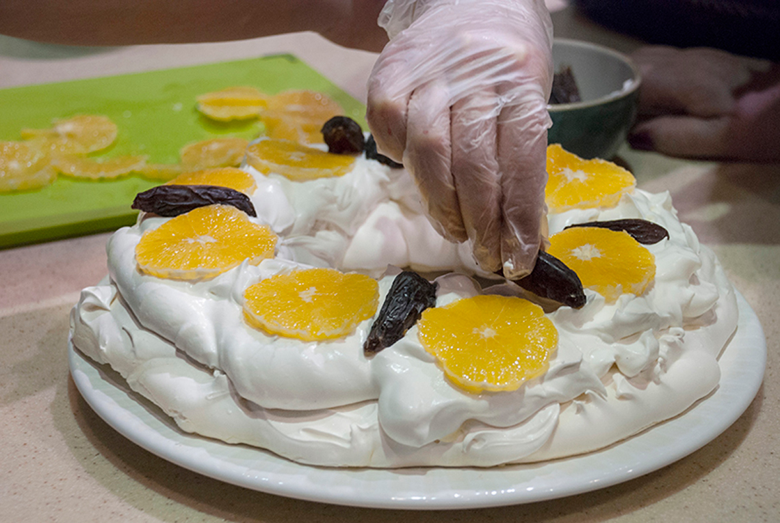Decorating. Christmas Dessert Pavlova Wreath. Cooking class in “My Friends” cooking school.