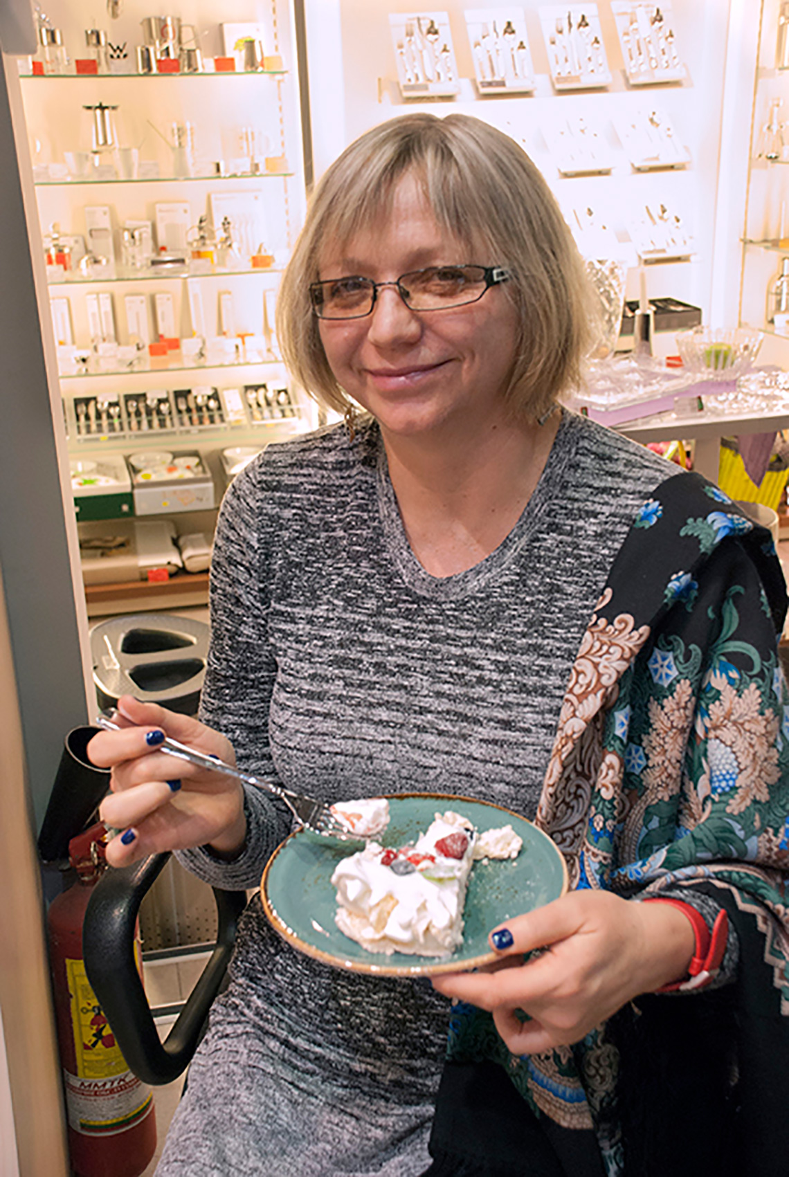 Tasting. Christmas Pavlova Wreath. Cooking class in “My Friends” cooking school.