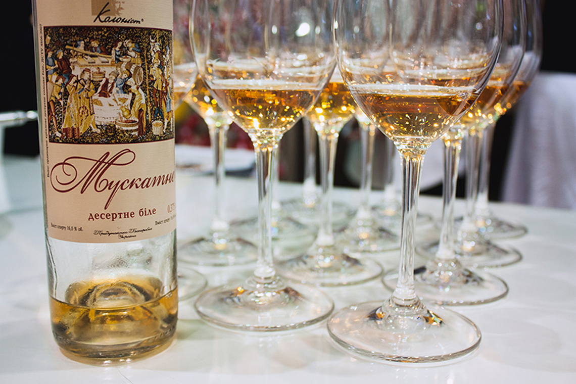 Wine. Lesson "Happiness is in Simple Things" at Promenu. Cooking class in “My Friends” cooking school.