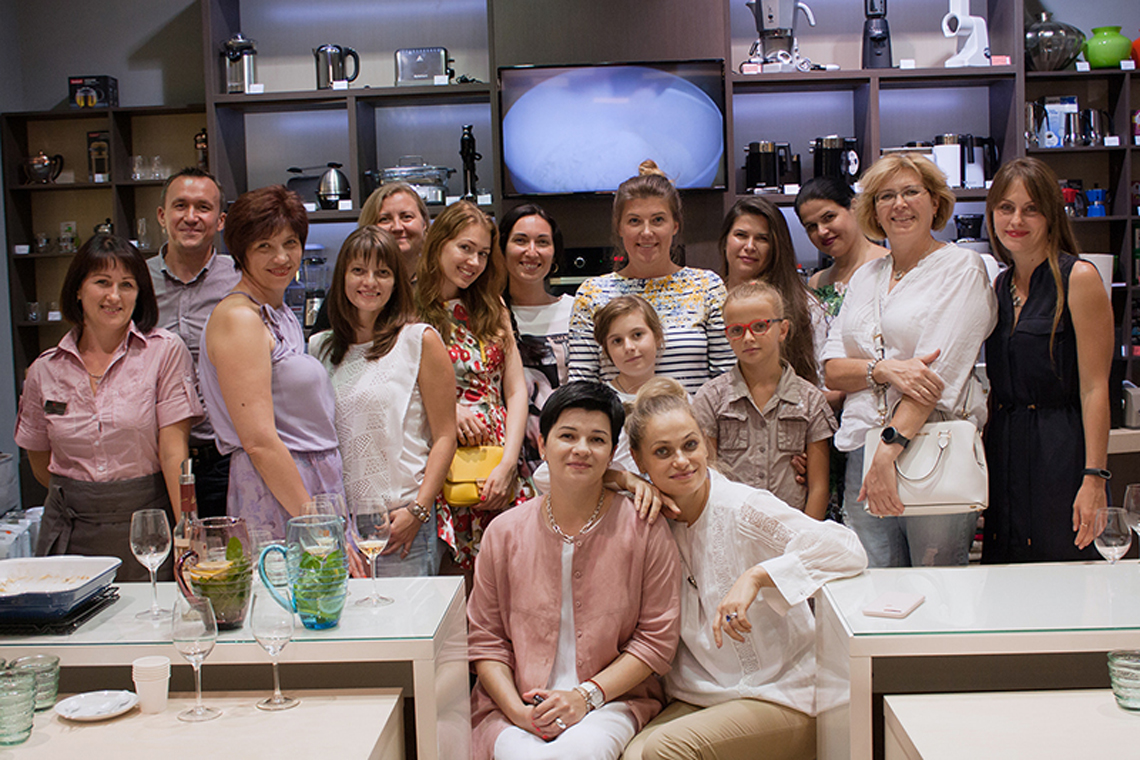 Lesson "Happiness is in Simple Things" at Promenu. Cooking class in “My Friends” cooking school.