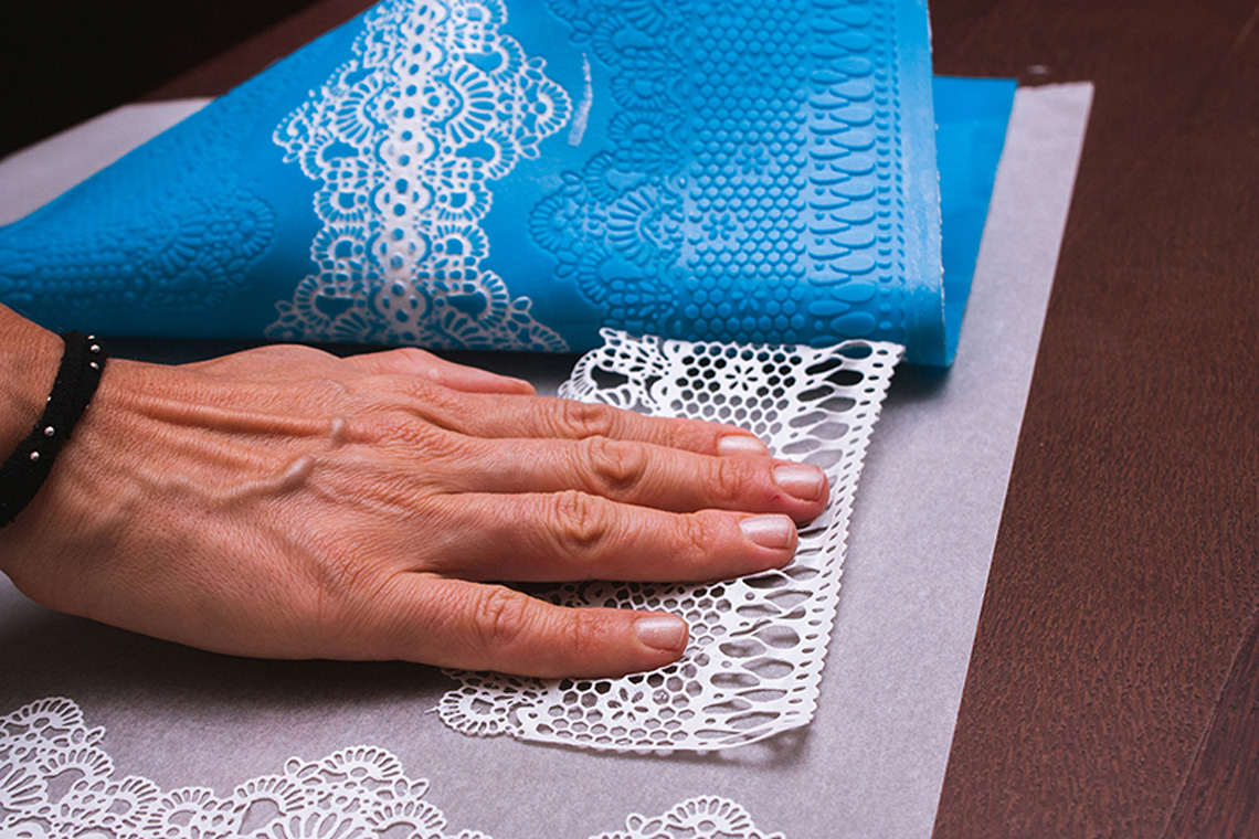 How to make lace for desserts. Сooking class with chef in Odessa