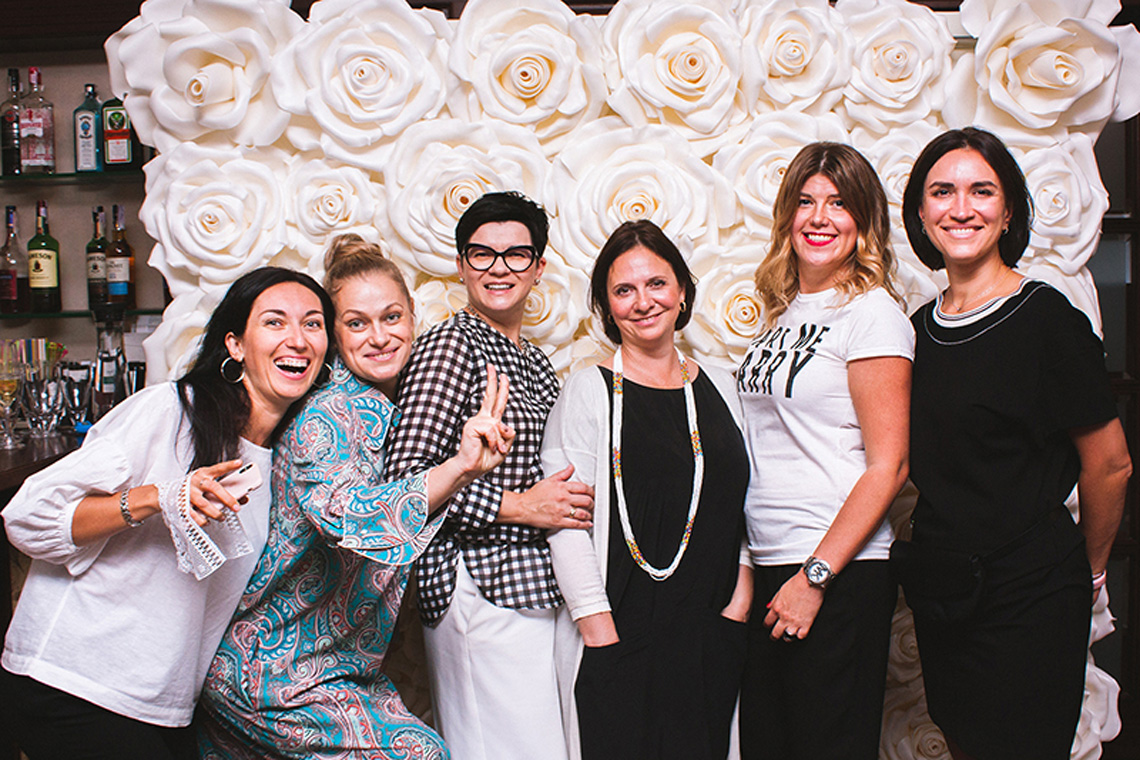 Participants of the lesson, dedicated to wedding cake. Сooking class with chef in Odessa