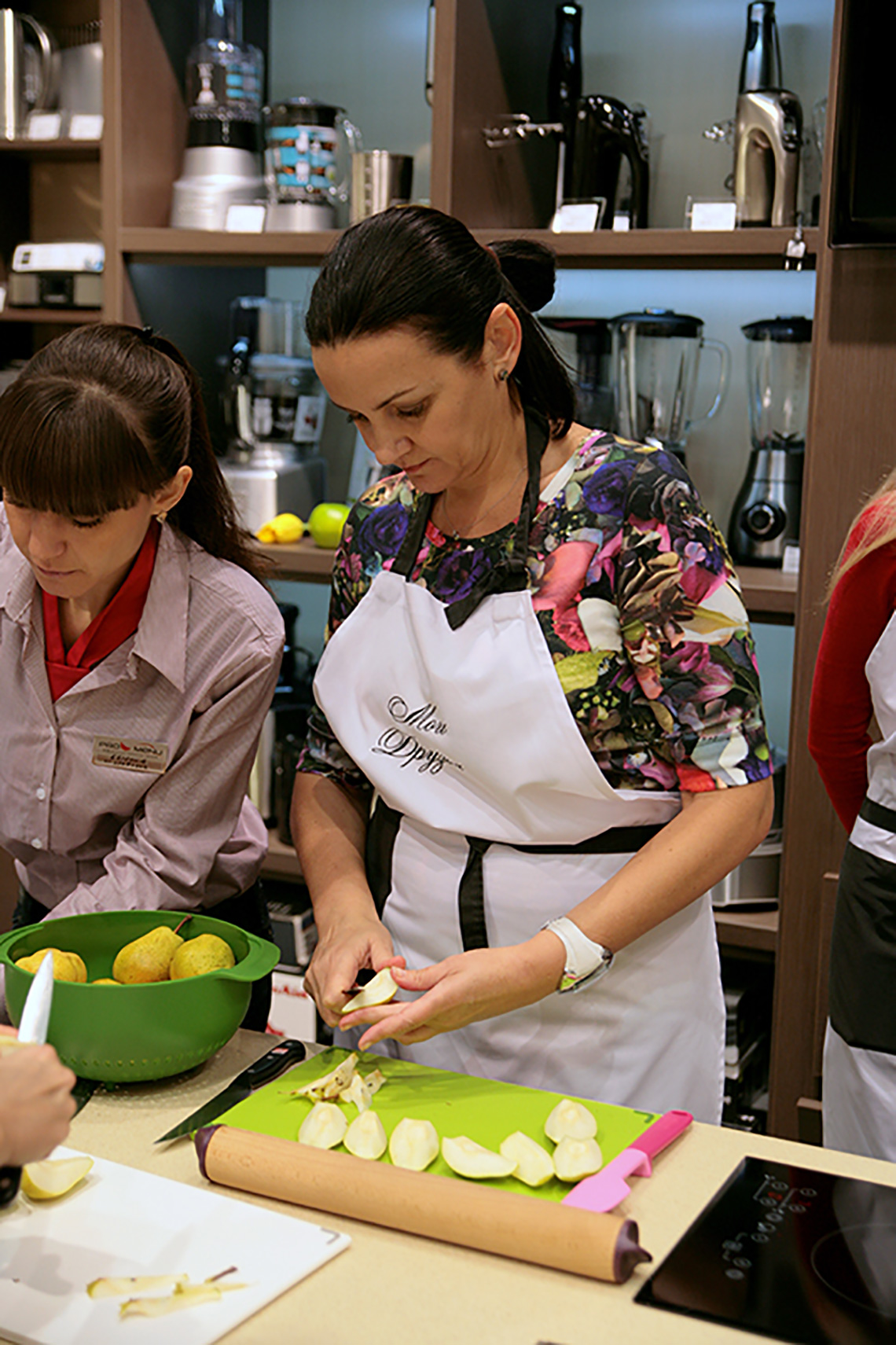 Pears for dessert. Pear and Roquefort tart Tatin cooked in Emile Henry set. Cooking classes in Ukraine.