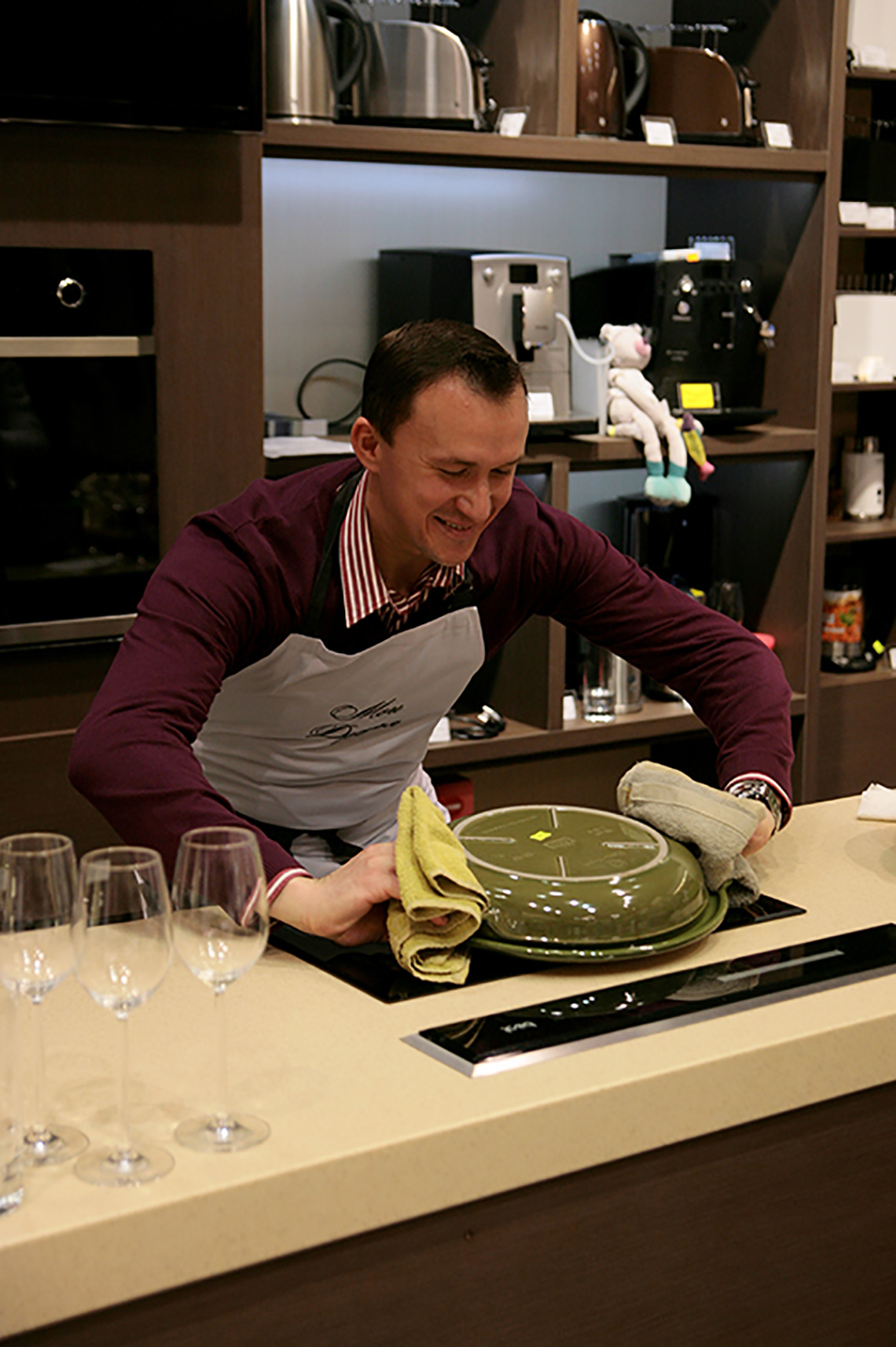 Tasty pear and roquefort tart tatin cooked in Emile Henry set. Cooking classes in Ukraine.