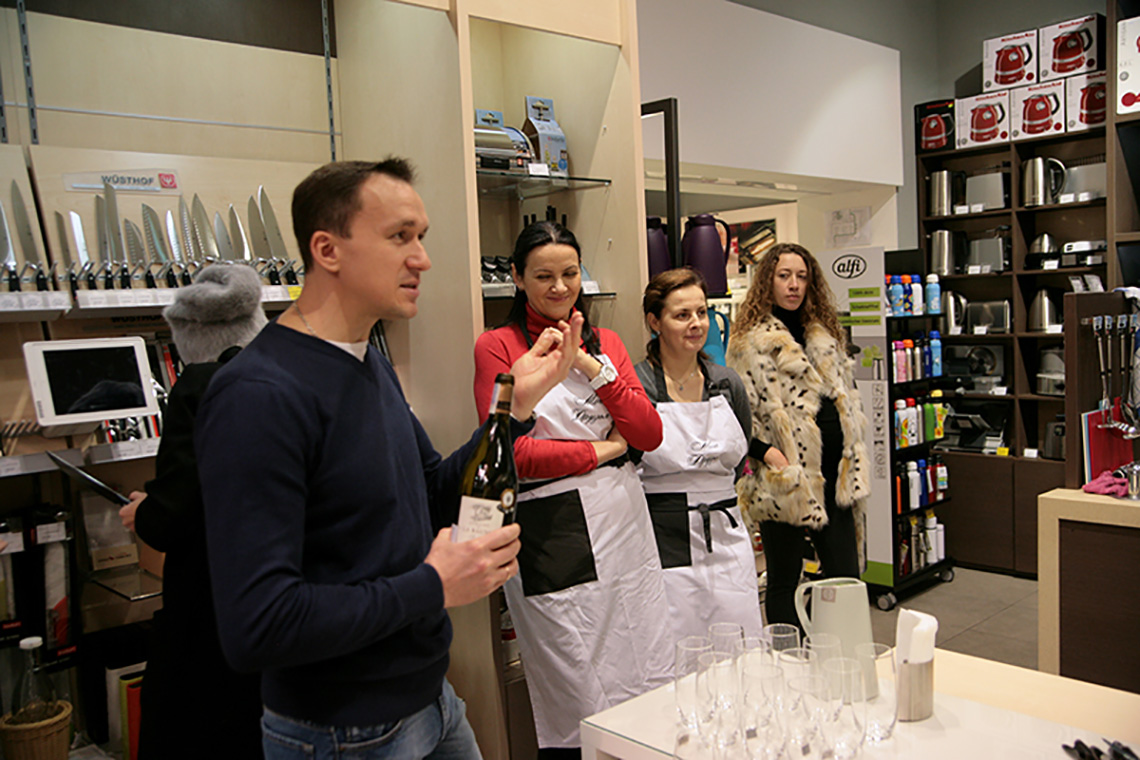 Sommelier Vidoborenko. Tajine Emile Henry. “My Friends” cooking school. Cooking classes in Ukraine.