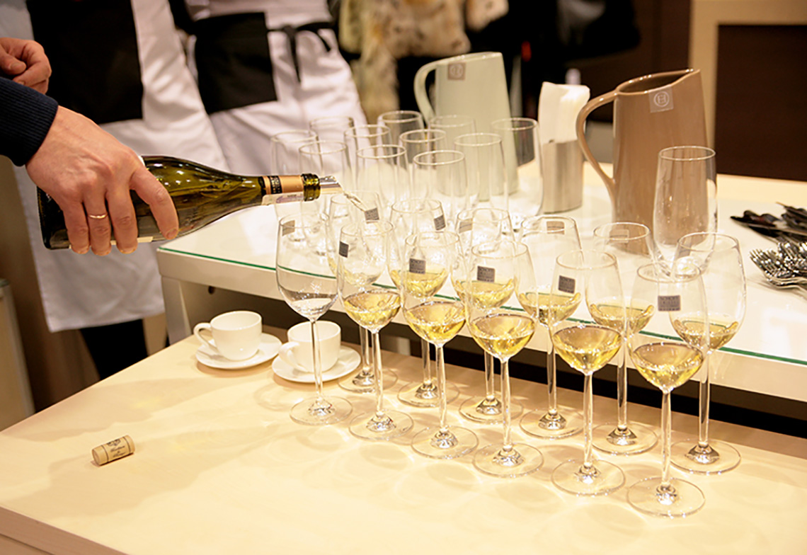 Wine. Tajine Emile Henry. “My Friends” cooking school. Cooking classes in Ukraine.