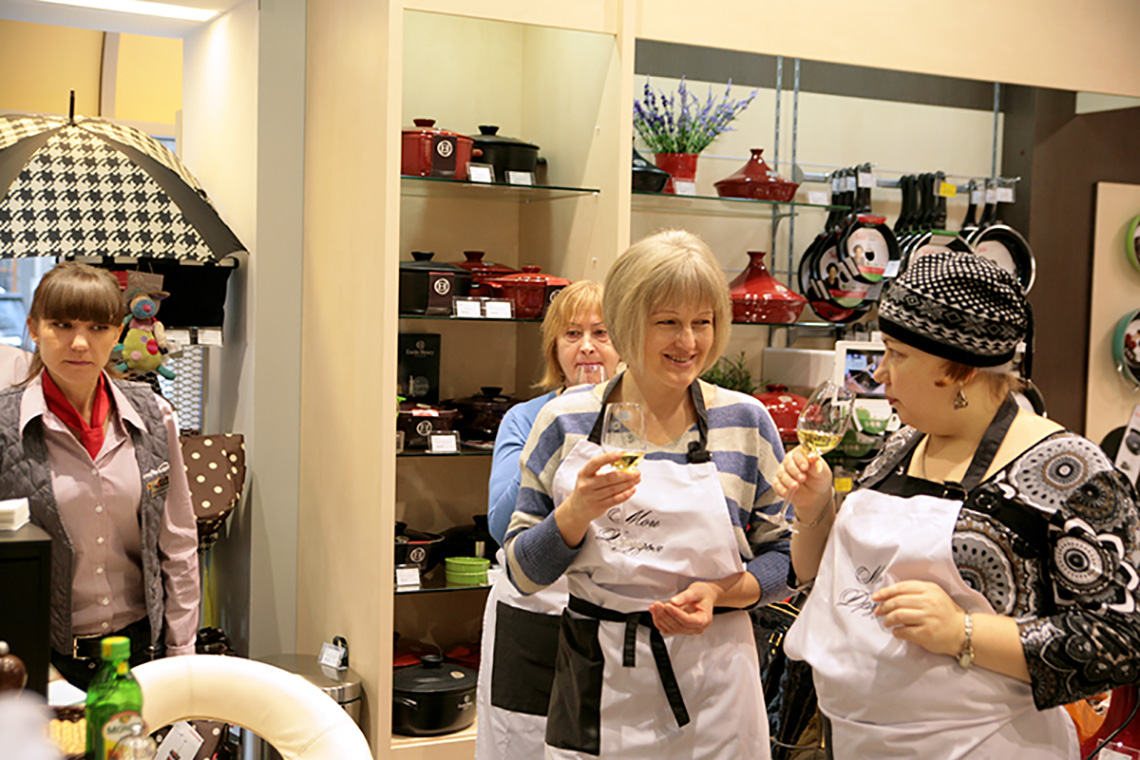 Wine tasting. Tajine Emile Henry. “My Friends” cooking school. Cooking classes in Ukraine.