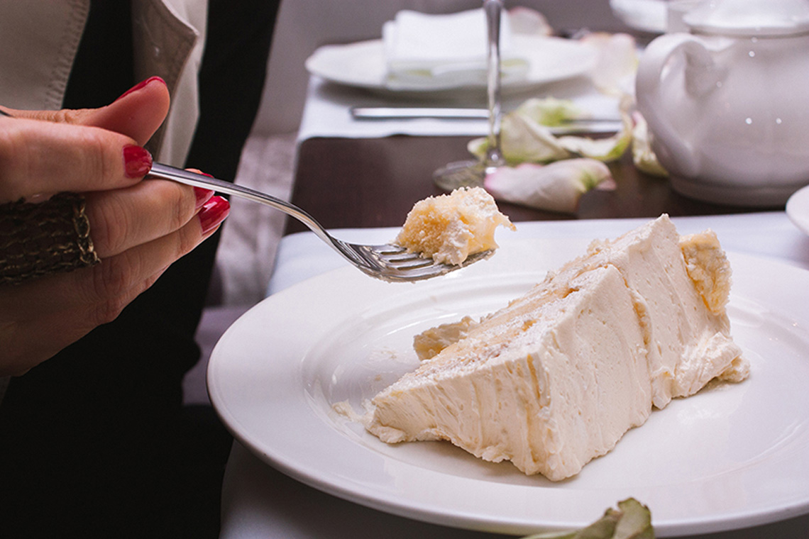 Tasting of Harry and Meghan’s wedding cake. Сooking class with chef in Odessa