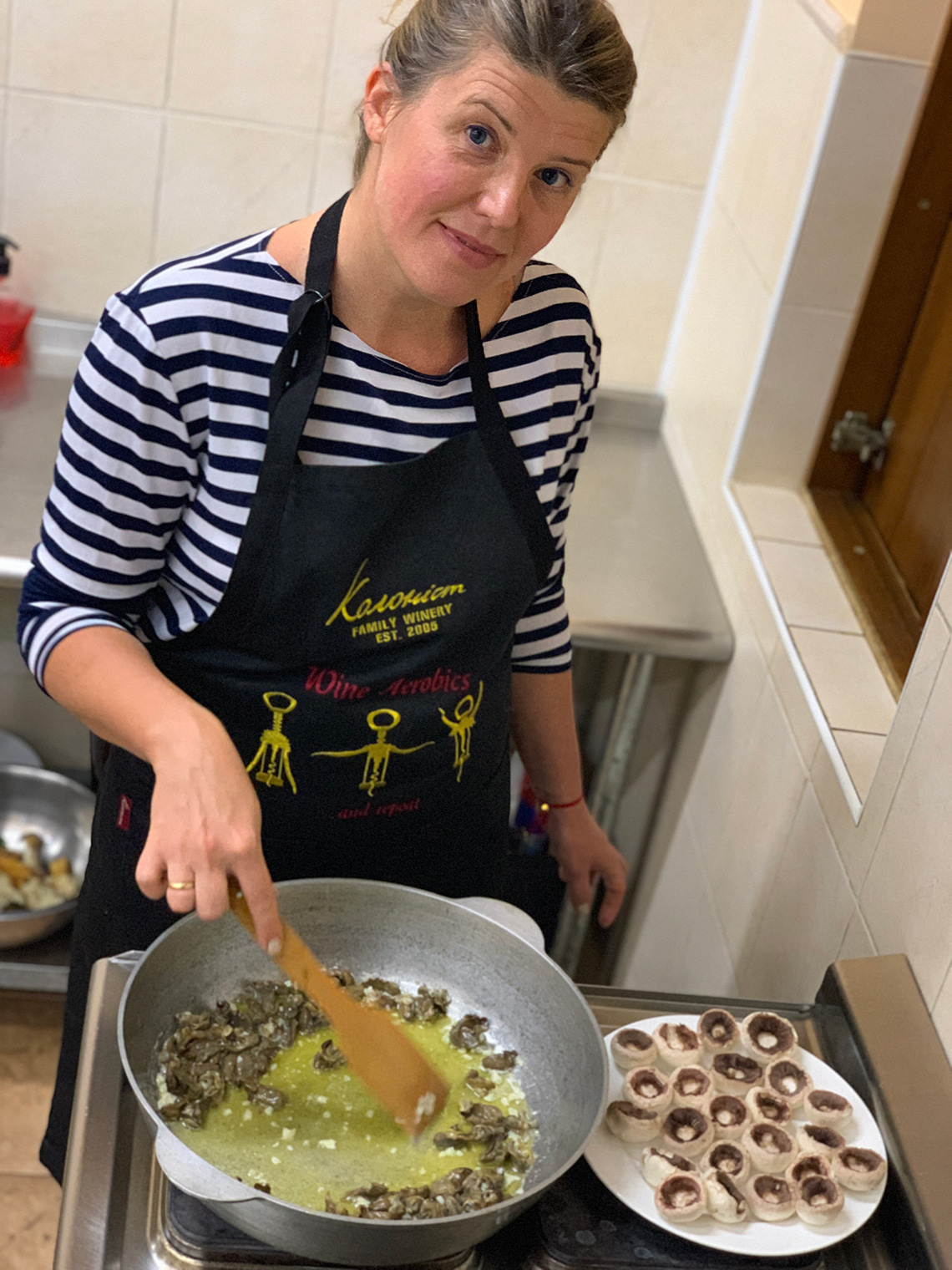 Food blogger Maria Kalenskaya in the kitchen of the Kolonist winery in the program Facts ICTV